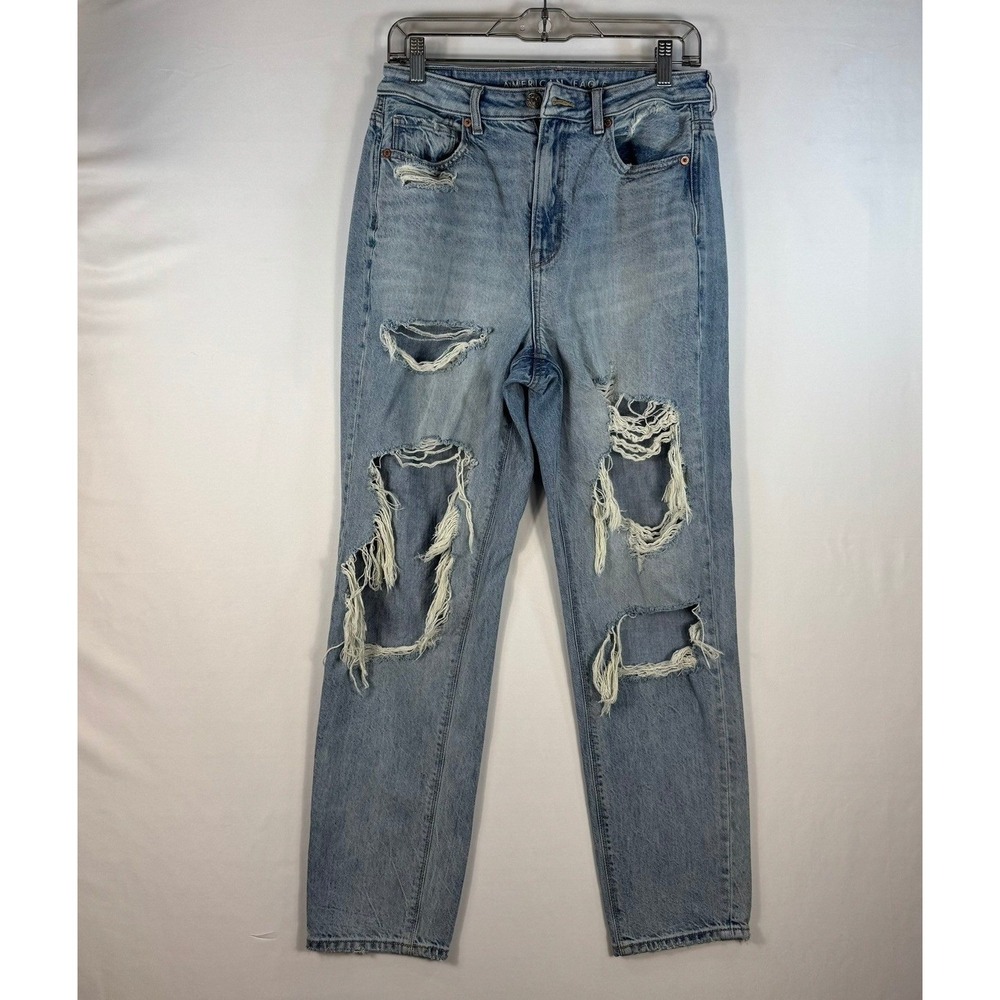 American Eagle Womens Mom Jeans Light Wash Distressed‎ Ripped Denim Size 8 Long